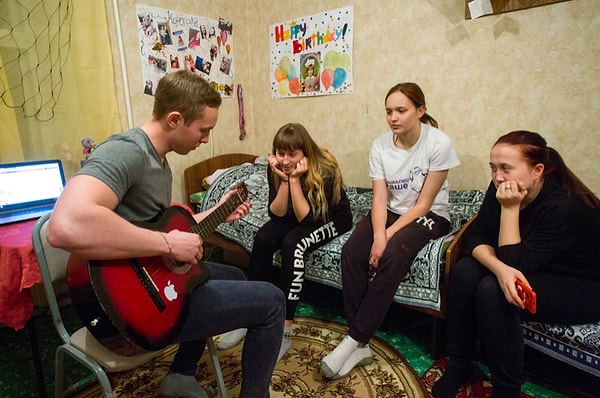 8. Учитесь играть на гитере