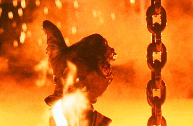 2. Terminator 2'deki bu ikonik sahneyle Demir Dev'i bağdaştırmak zekiceydi.