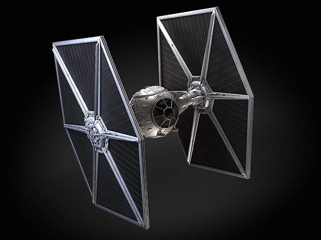 34. Star Wars'un TIE Fighter'ının o meşhur sesi de duyuluyor bir anlığına.