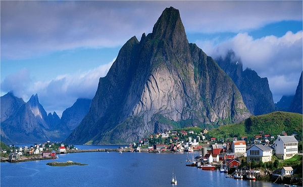 1. Итак, начнем! Вы знаете, сколько стран входит в регион Северной Европы?