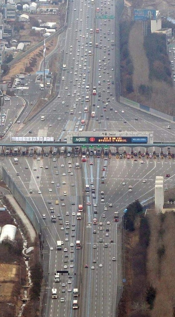 6. Этот участок дороги скорее напоминает кадр из фильма "Начало"