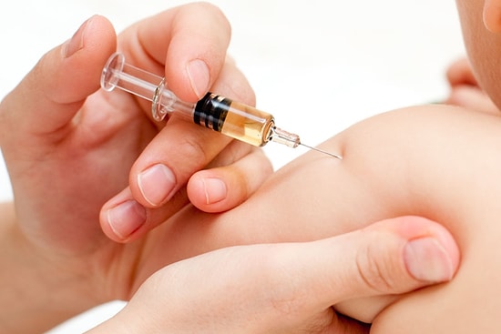 23 Bin Aile Çocuklarına Aşı Yaptırmayı Reddetti: 'Hastaneye Gitmeyin, Hacamat Yaptırın'