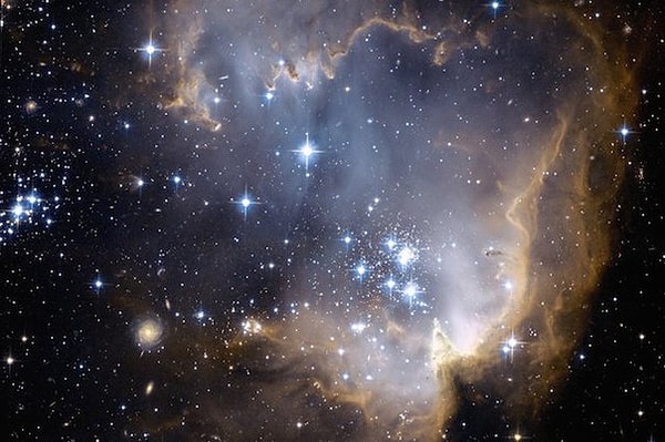 8. Параллельные линии в космосе пересекаются.