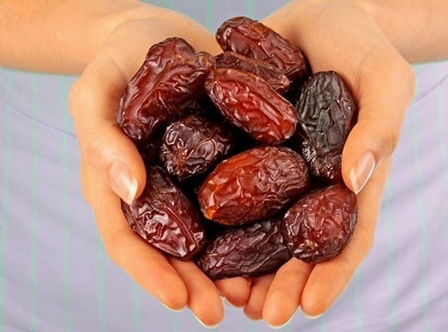 12. Hurma ağacı hem gövdesinden hem de alt kısmından yavru verebilir.