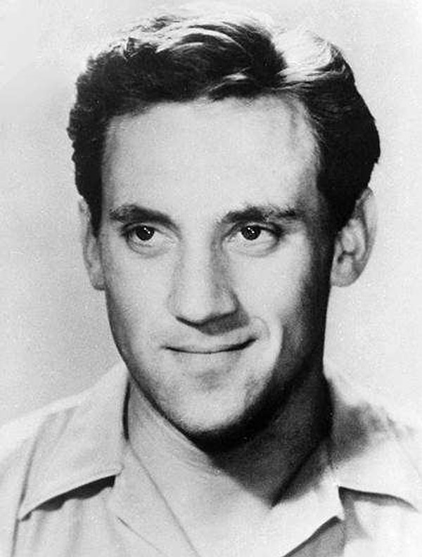 10. И, наконец, назовите имя этого популярного советского артиста: