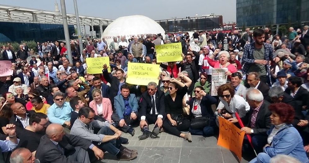 CHP Meydanlara İndi: OHAL'in 7. Kez Uzatılması Tüm Türkiye'de Oturarak Protesto Edildi