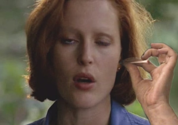 1. И начнем мы, конечно же, с нее - с ватной палочки! Это удовольствие нахождения особой точки в ухе ни с чем несравнимо!