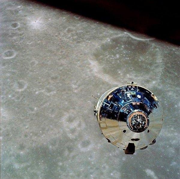 1. Apollo 10, Ay'ın arka kısımında en uzakta dönüşünü yaparken içinde görev yapan ekip birtakım sesler duyduklarını iddia ettiler.