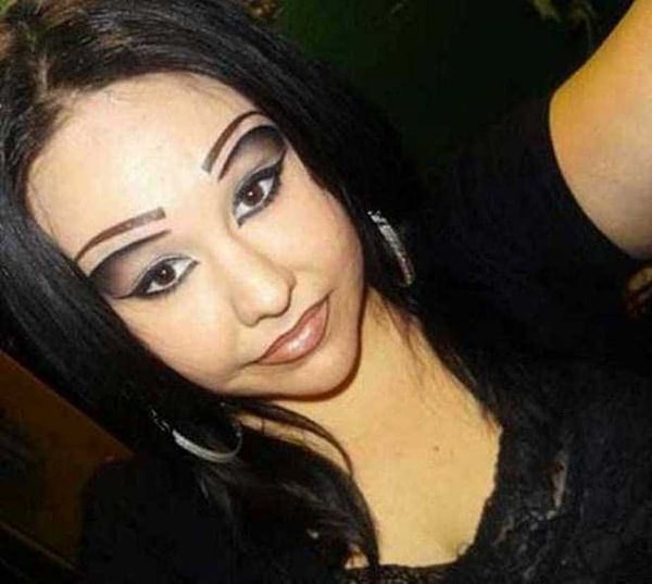 19. Темная подводка - самое страшное оружие в руках девушек. Начнешь рисовать не остановишься.