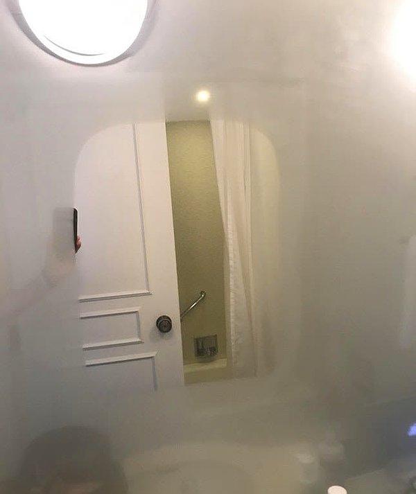 16. Ayna içindeki ısı sistemiyle duş alırken canım buharlaşmasını engelleyen otel