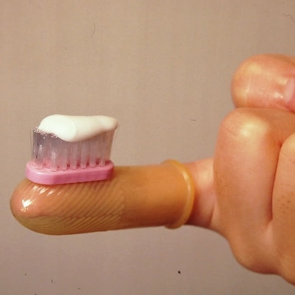 5. Мы долго думали над тем, кому может понадобиться такая зубная щетка, но так и не придумали...