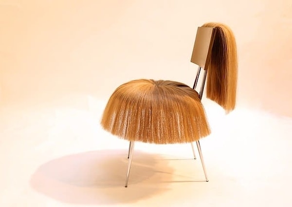 12. А этот стул нужно причесывать после сидения?