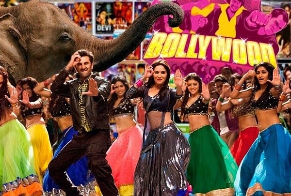 2. Самое большое количество фильмов снимается не в Голливуде, а в Индии. В Болливуде за год выпускают около 700 картин (примерно две ленты в день).