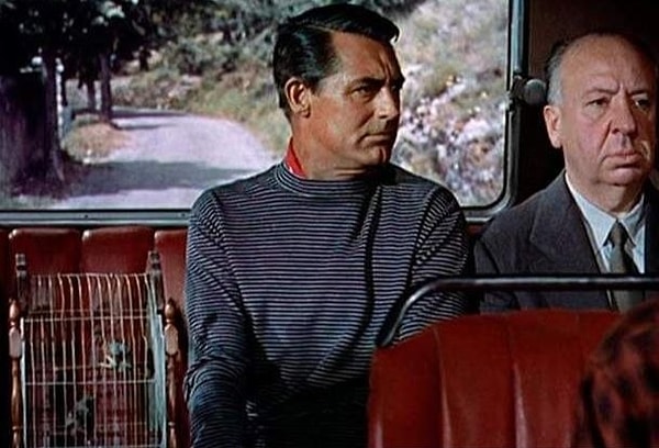 6. Альфред Хичкок любил появляться в эпизодах своих же работ. Но однажды во время съемок очередного фильма не было никакой возможности засветить режиссера.