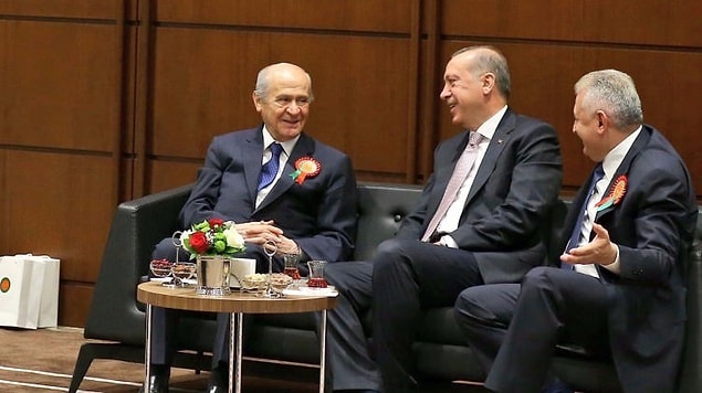 AKP içinde Bahçeli’ye güvenmeyen ve kendilerine tuzak kurulduğunu düşünen bir grup da var.