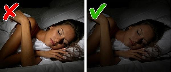 2. Uyku sırasında az miktarda ışığa maruz kalmak bile depresyona yol açabilir.