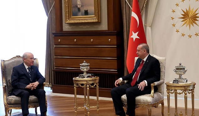 Peki bu yarım saatlik görüşme öncesi neler yaşandı ve kulislerde neler konuşuldu? Hep birlikte hatırlayalım.