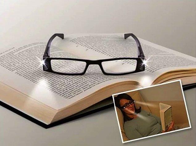 3. O kitaba bir başladı mı bitirmeden bırakmayan annelerimiz için harika bir araç: Led ışıklı kitap okuma gözlüğü
