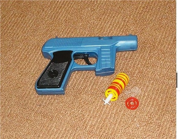8. Star Trek Tracer Gun 1966 и советский пистолетик 1988