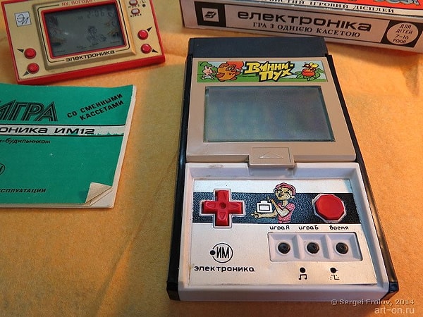 11. Nintendo CJ-93 Donkey-Kong JR 1983 и Электроника ИМ-12 "Винни-Пух"