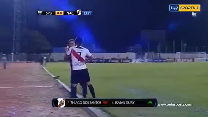 Oyundan Çıkarılmayı Hazmedemeyip Hocasına Saldıran Futbolcu