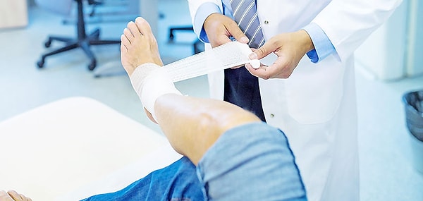 4. В травмпункте вы уже знаете всех врачей по именам, и они с вами здороваются.