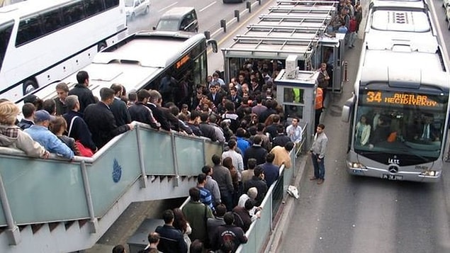 4. Metrobüstesin ve ufak bir tartışma ile karşılaştın, tepkin ne olur?