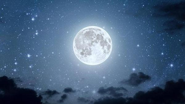 Ay, yüzyıllardır insanların ilgisini çeken bir gök cismi oldu.