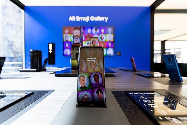 Ziyaretçiler burada Samsung Galaxy S9'un yeniliklerinden biri olan AR Emoji özelliğini deneyimleyebilecek.