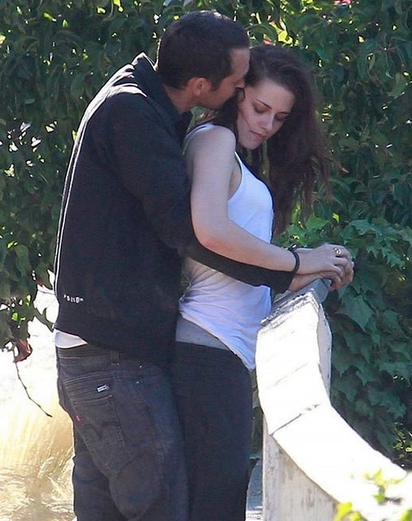 5. Кристен Стюарт изменяет Роберту Паттинсону с режиссером Рупертом Сандерсом