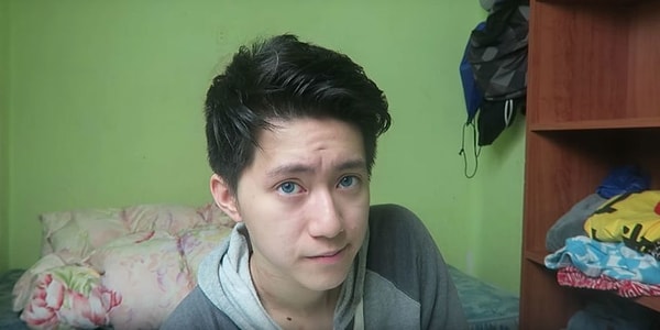 Вскоре ютубер сделал еще одно видео с нищим. На нем он возвращается к бездомному и спрашивает, понравилось ли ему печенье.