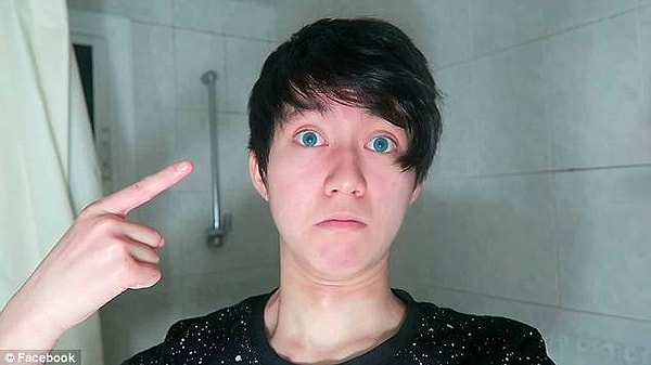 В Сети ReSet подвергся жесткой критики, и он был вынужден записать извинение, но и там не было видно, что молодой человек раскаивается.