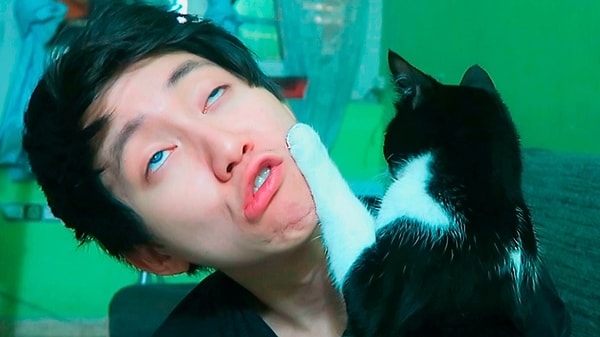 Видео стало очень популярном и собрало много просмотров и гневных комментариев. На нем Кангуа Рен заработал около больше двух тысяч евро.