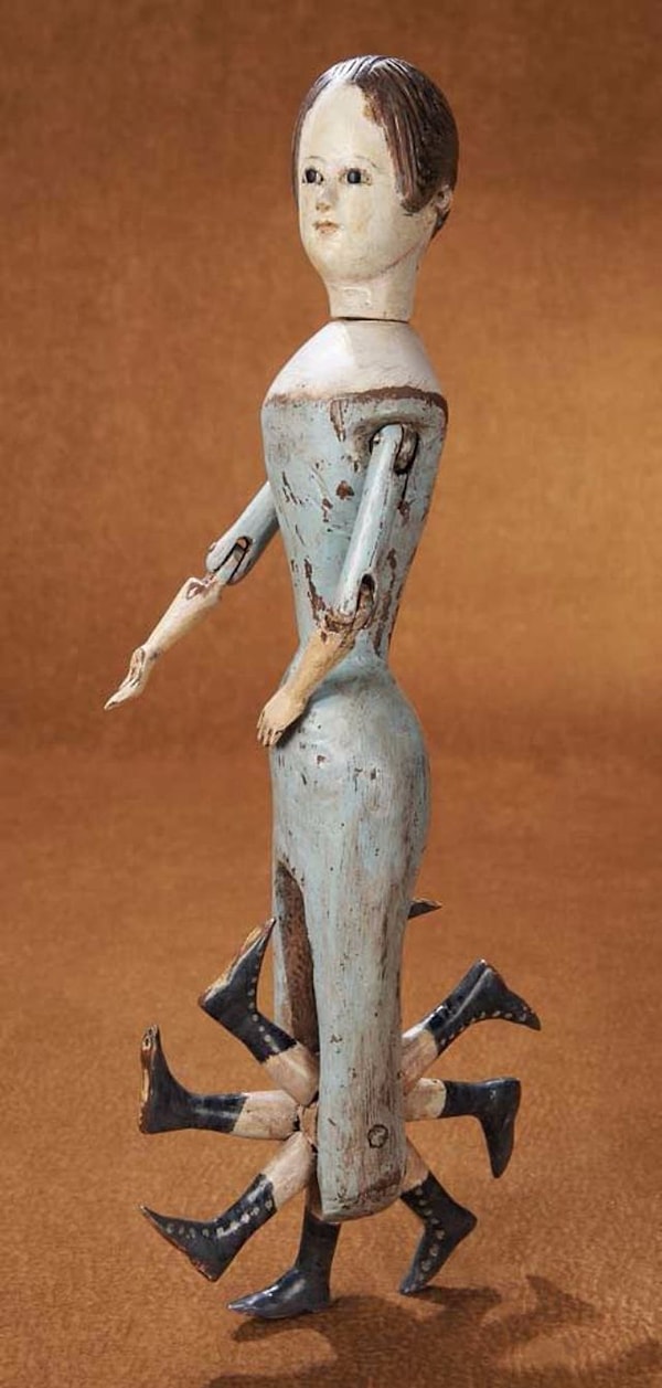 5. Восьминогая передвигающаяся кукла из России 19-го века