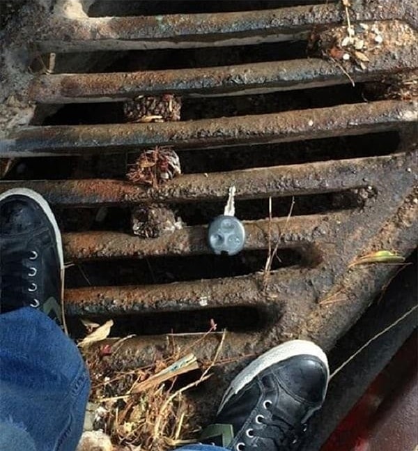 9. Уронив ключи, этот человек на секунду замер. И было из-за чего...