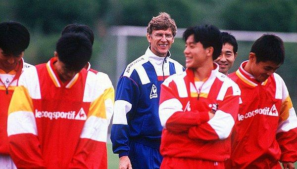 Monaco'dan ayrılan Wenger beklenmedik bir şekilde Japonya takımı Grampus Eight takımının başına geçmiş ve Japonya Süper Kupası'nı kazanma başarısı göstermişti.