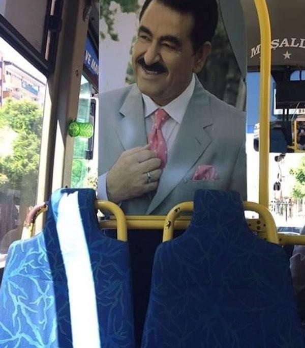 17. Otobüse bindiniz ve karşınızda böyle bir tablo var. İnsan gülmeden durabilir mi? :)