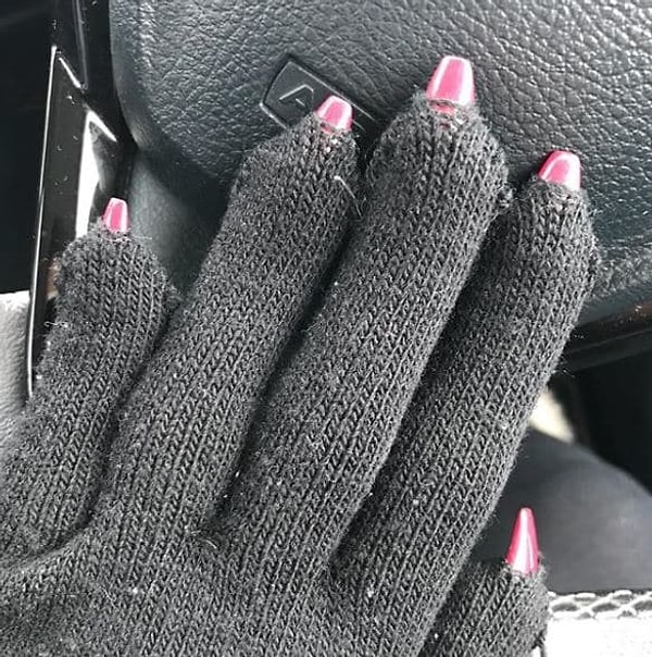 2. То чувство, когда ваши ногти слишком длинные, чтобы "дружить" с повседневными вещами