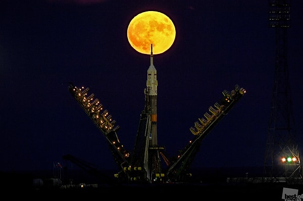 7. "Суперлуние"