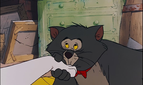 9. На каком инструменте играет Кышь-Брысь из "Котов-аристократов"?