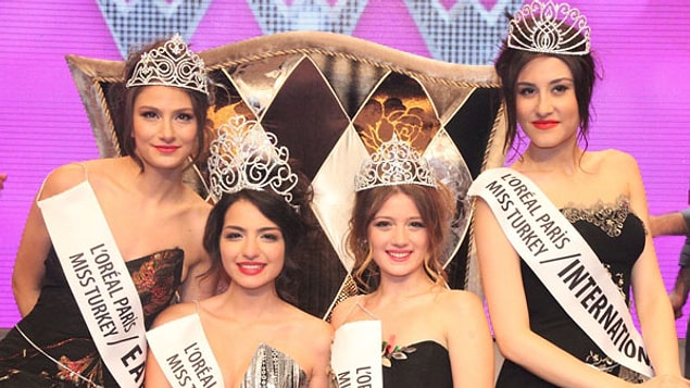 2011 yılında düzenlenen Miss Turkey isimli güzellik yarışmasında 2. seçildi.