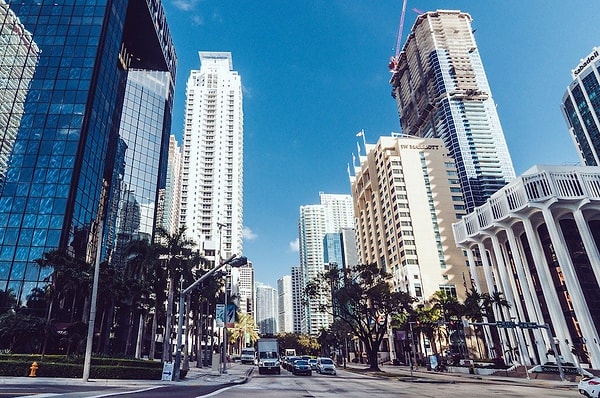 Тебе нужно переехать в другой город и осуществить свою мечту!