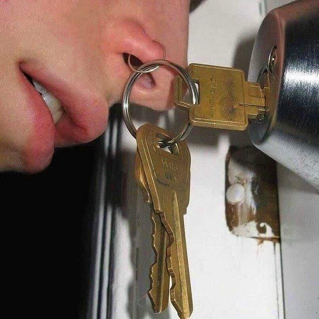 5. Bir insanın anahtarlarını saklayabileceği en sağlam yer burası olsa gerek.
