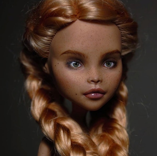 6. Каменецкая также превращает своих кукол и в селебрити: среди ее работ можно увидеть Наталью Водянову, Кару Делевинь, Кевина Спейси и других.