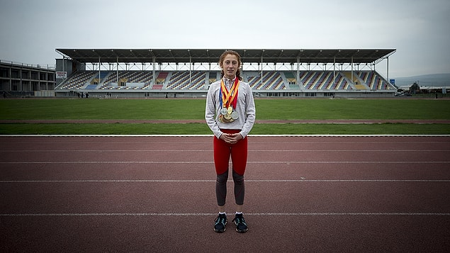 Özel sporcular atletizm alanında Türkiye'nin temsilcisi Muhsine Gezer.