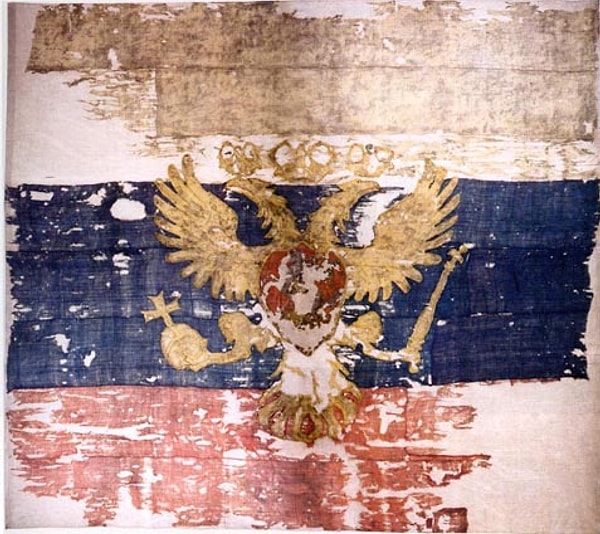 13. До Петра I Россия не имела определенного флага. Именно благодаря великому императору появился триколор - современный символ страны.