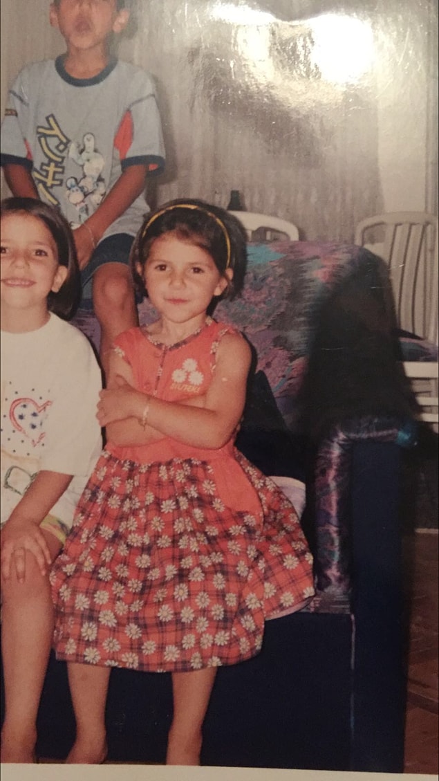 4. "Yeni elbiseye böyle poz yakışırdı. 😇"