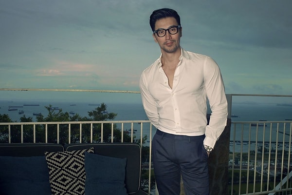 4. А сколько лет этому сингапурскому мачо?