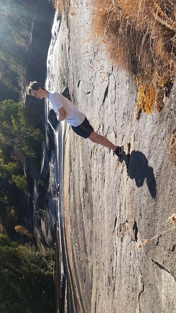 16. А нужно-то было просто перевернуть фото...