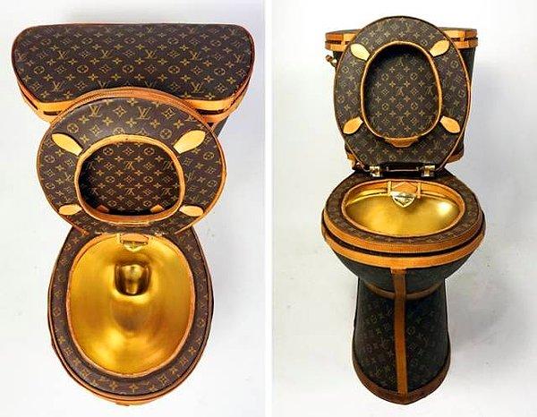 20. Illma Gore imzalı Louis Vuitton marka altın tuvalet. Değeri $100,000!